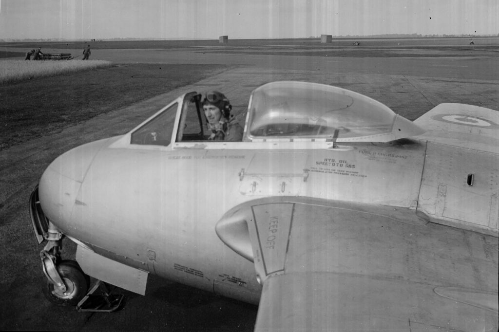 RAF North Luffenham September 1951 Vampire PB5 VV477