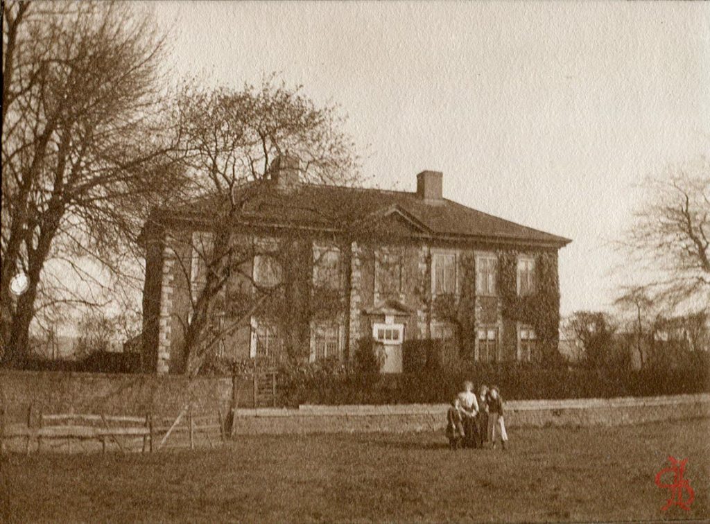 Appleyard family group in front of Austhorpe Hall