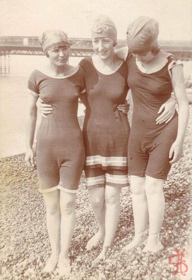 Brighton pier three bathers arm in arm 1920s 